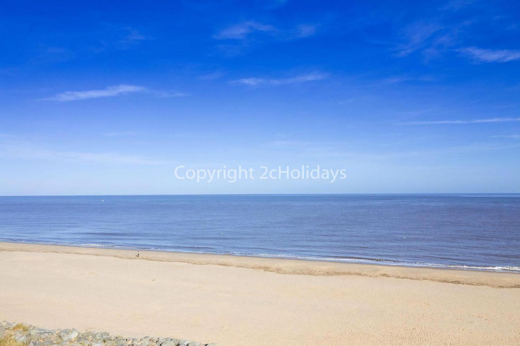 Caravan With Free Unlimited Wi-fi In Scratby, Norfolk Ref 50071d Camping *