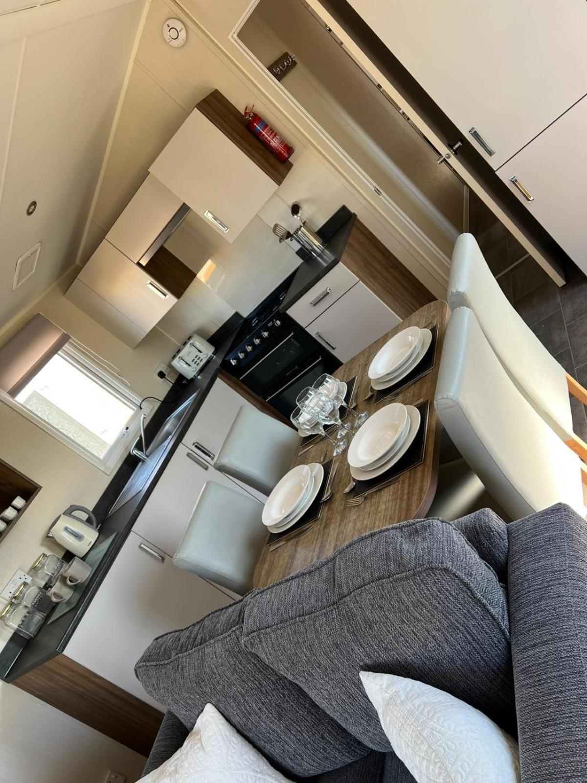 Caravan With Free Unlimited Wi-fi In Scratby, Norfolk Ref 50071d *