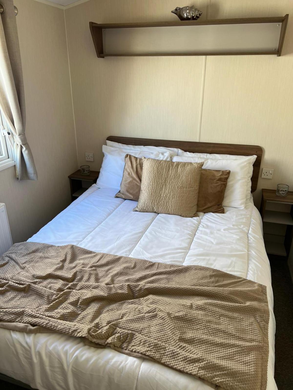 Camping Caravan With Free Unlimited Wi-fi In Scratby, Norfolk Ref 50071d