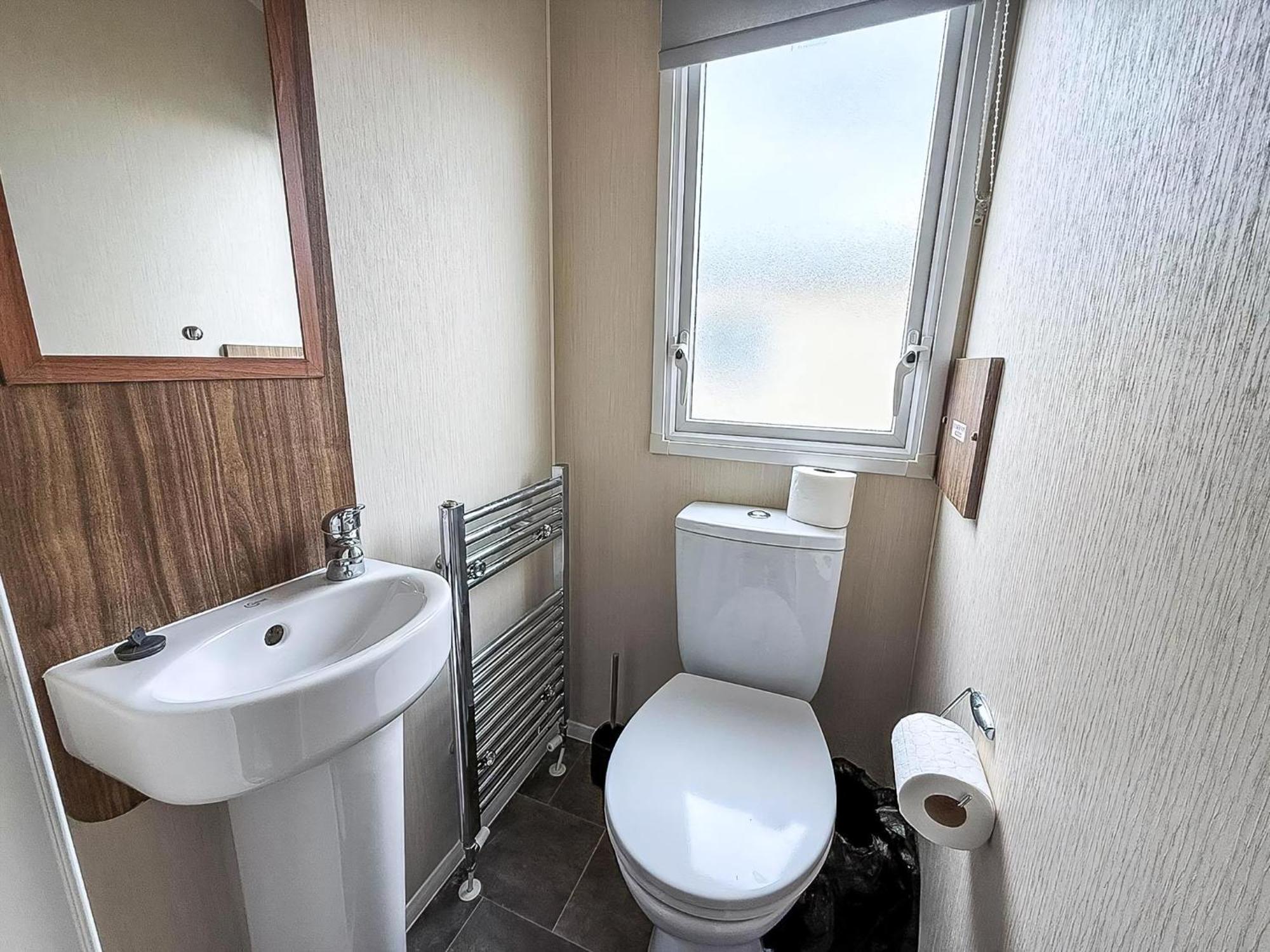 Caravan With Free Unlimited Wi-fi In Scratby, Norfolk Ref 50071d *