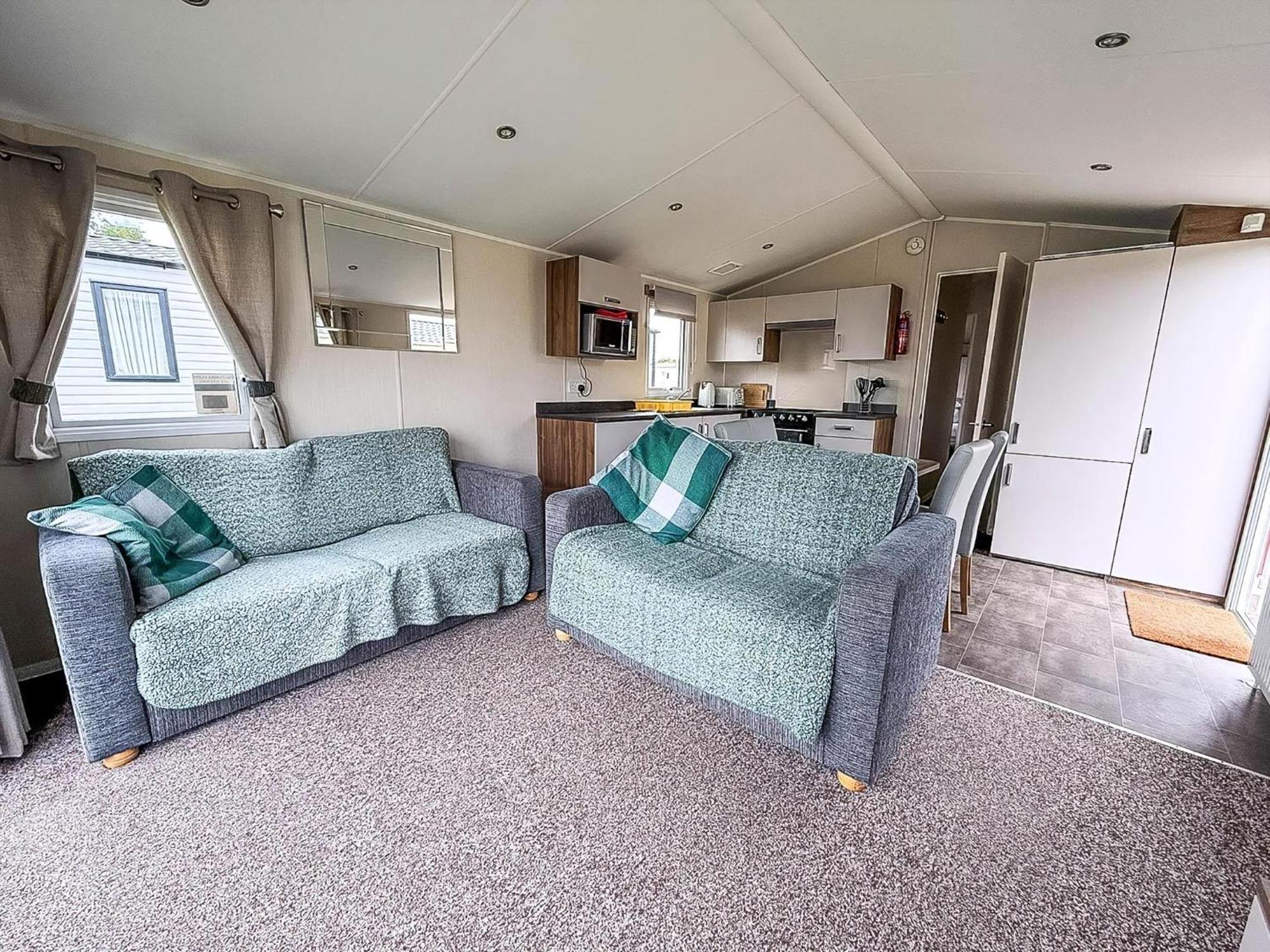 Camping Caravan With Free Unlimited Wi-fi In Scratby, Norfolk Ref 50071d *