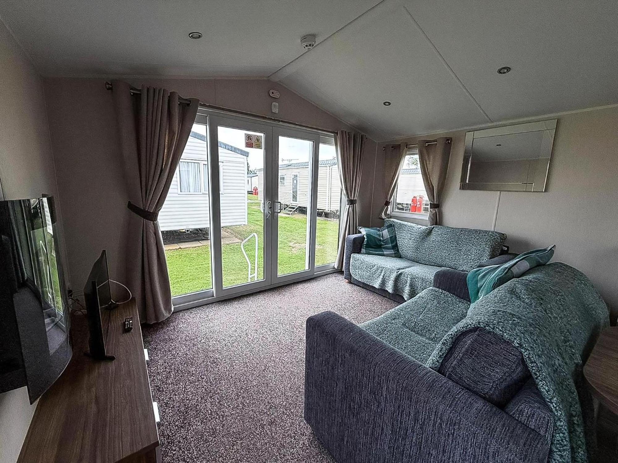 Caravan With Free Unlimited Wi-fi In Scratby, Norfolk Ref 50071d *